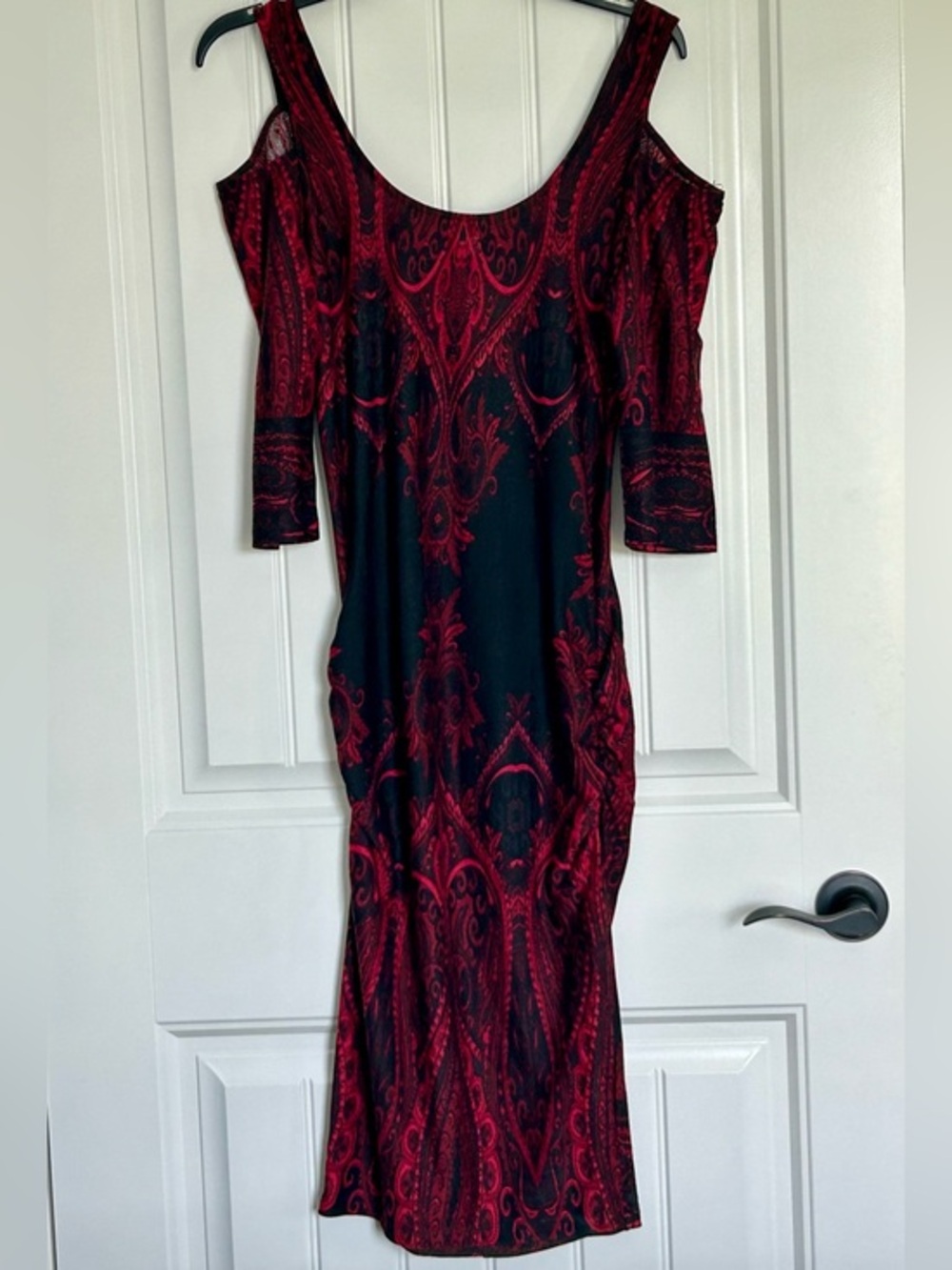 VENUS Sexy Red & Black Damask Print - Cold-Shoulder Midi Dress